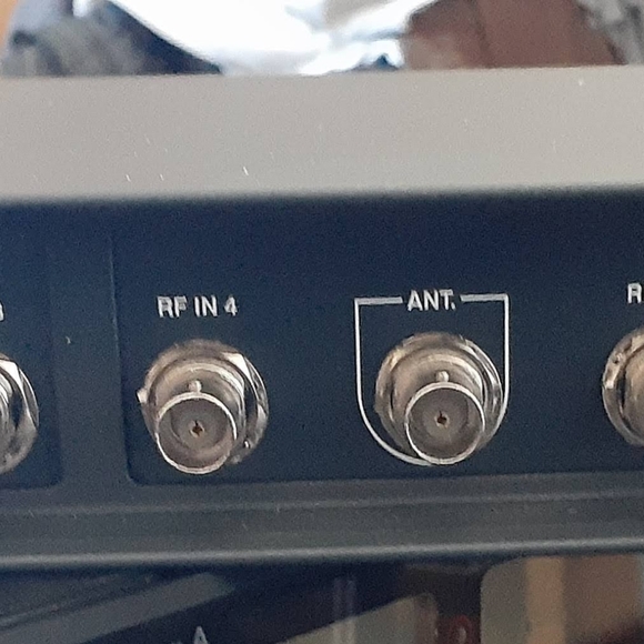 Sennheiser audio transmitter combiner - Picture 5 of 6